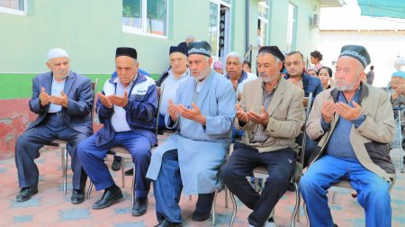 Xatirchi tumani hokimi Umidjon Adizovning navbatdagi sayyor qabuli "Navbahor" mahallasi fuqarolari bilan tashkil etildi.