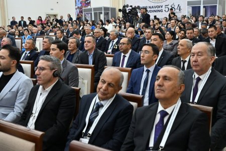 “NKMK tarixi” muzeyida yurtimizning taniqli olim va shoirlari ishtirokida “Alisher Navoiy hayoti va ijod yo‘li” mavzusida davra suhbati o‘tkazilmoqda.