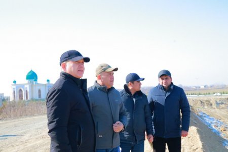 Navoiy viloyati hokimi Normat Tursunov Navbahor tumanida bo‘lib, qurilish, ishlab chiqarish, bunyodkorlik, obodonlashtirish va ko‘kalamzorlashtirish yo‘nalishlaridagi ishlar bilan tanishmoqda. 